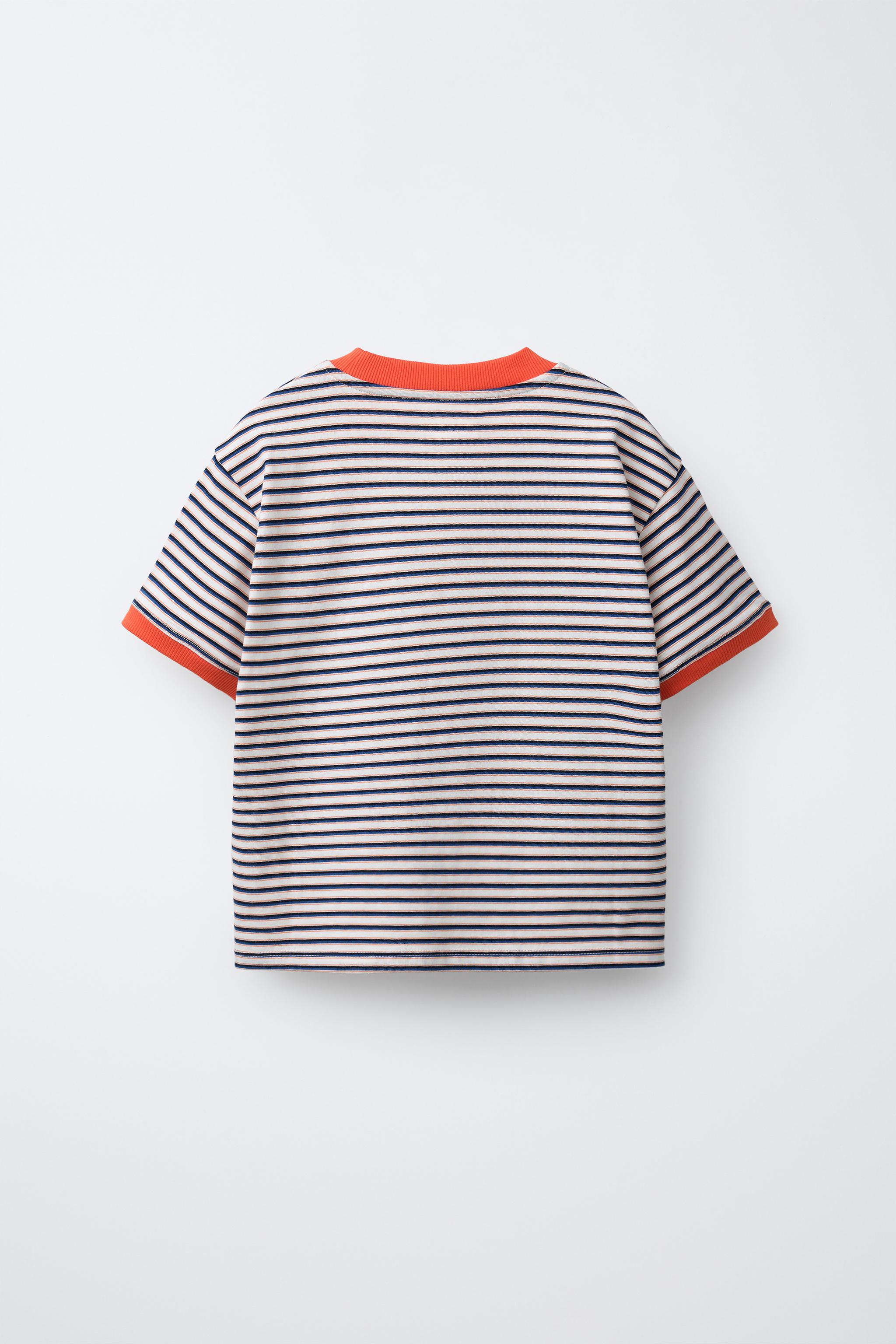 T-SHIRT À RAYURES AVEC ÉTIQUETTE